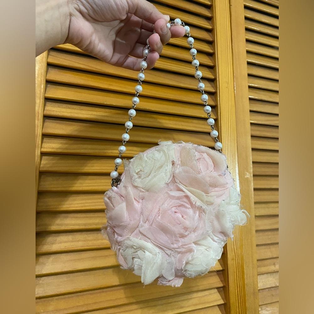Adorable, mini wristlet with flowers